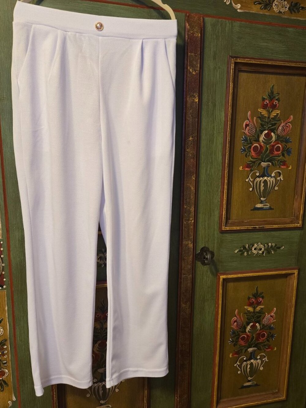 Comfy NEW white Pants with Pleats Size L